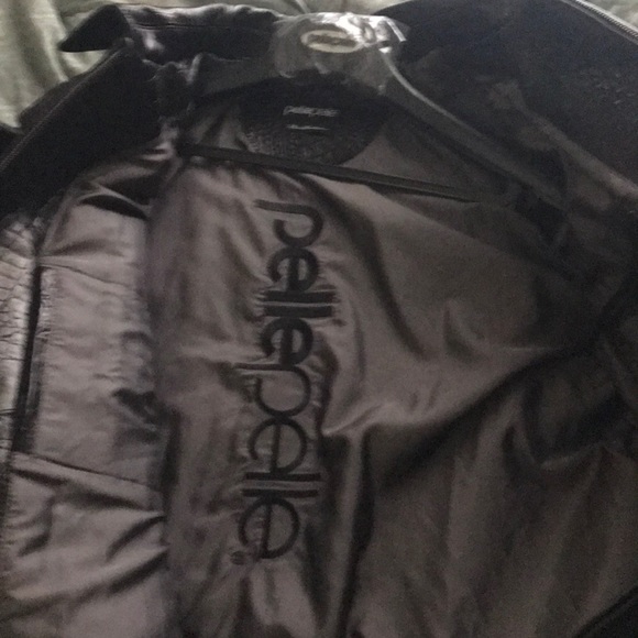 Pelle Pelle - Picture 3 of 3